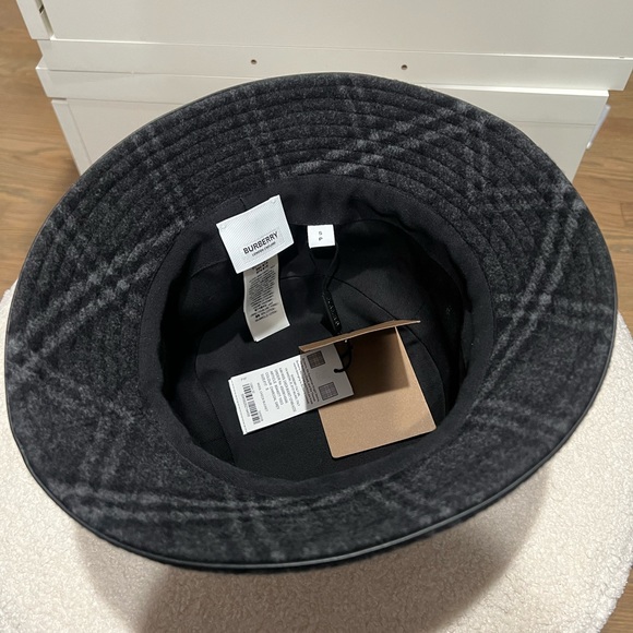 Burberry check bucket hat. Wool with leather trim size small - Picture 5 of 6
